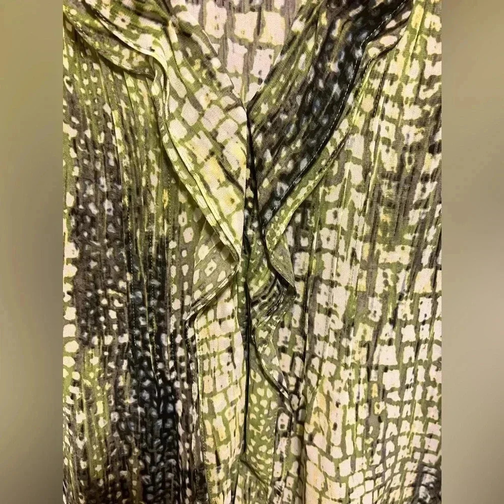 Jones New York animal printed Ruffled button down shirt size 14, like new - Picture 5 of 10